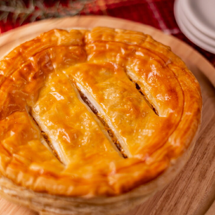 【送料無料！クリスマスギフトにも】クヴェレの焼きたてアップルパイ（6号ホール）お年賀 クリスマス お歳暮 御中元 母の日 父の日 敬老の日 ギフト お祝い バレンタイン ホワイトデー 旅サラダ 群馬県産りんご*